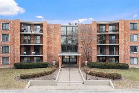 Tiny photo for 1405 E Central Road #222C, Arlington Heights, IL 60005 (MLS # 12615564)