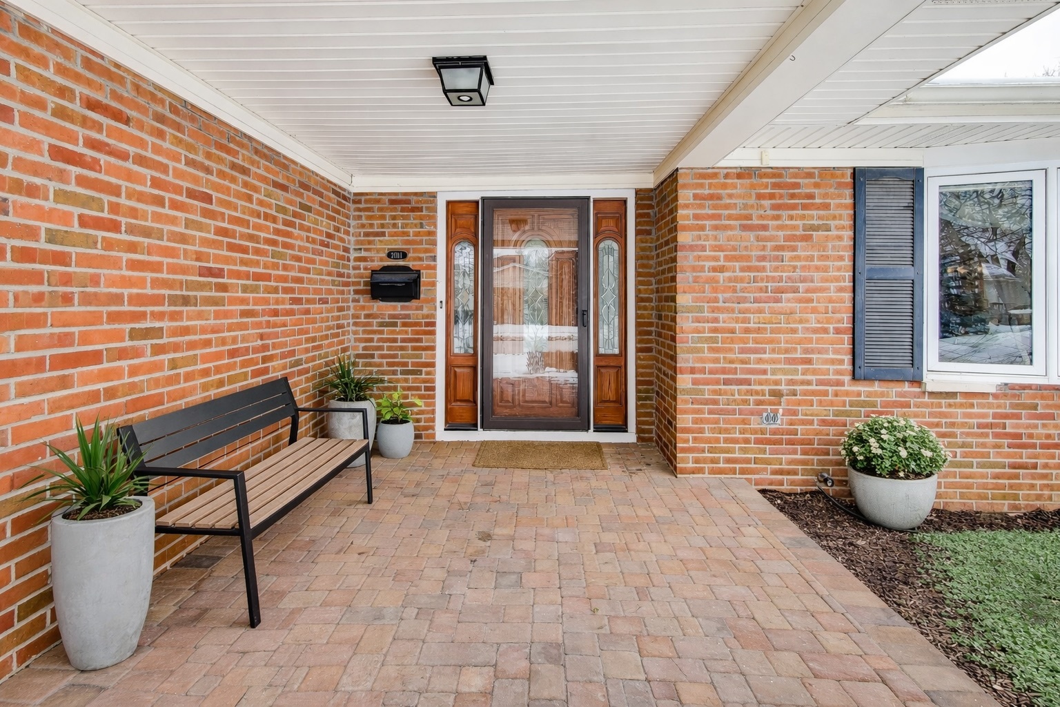 2011 E Robinhood Lane