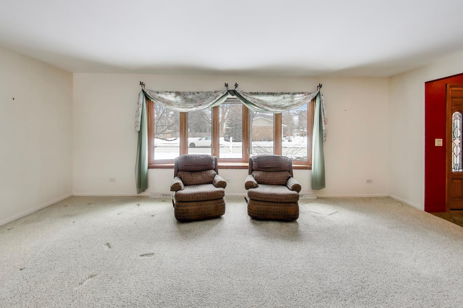 2011 E Robinhood Lane