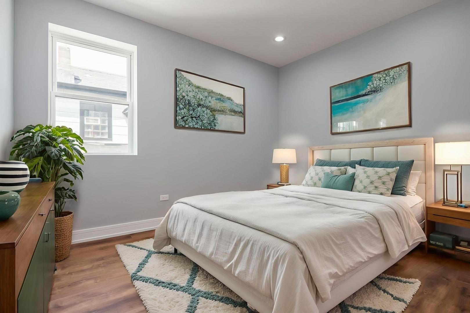 4907 W Walton Street