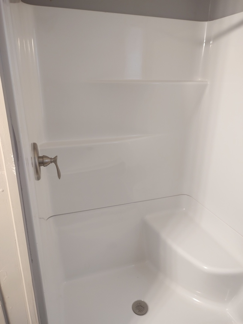 Bloomington, Illinois 61701, United States, 3 Bedrooms Bedrooms, ,3 BathroomsBathrooms,Residential,Active,35361