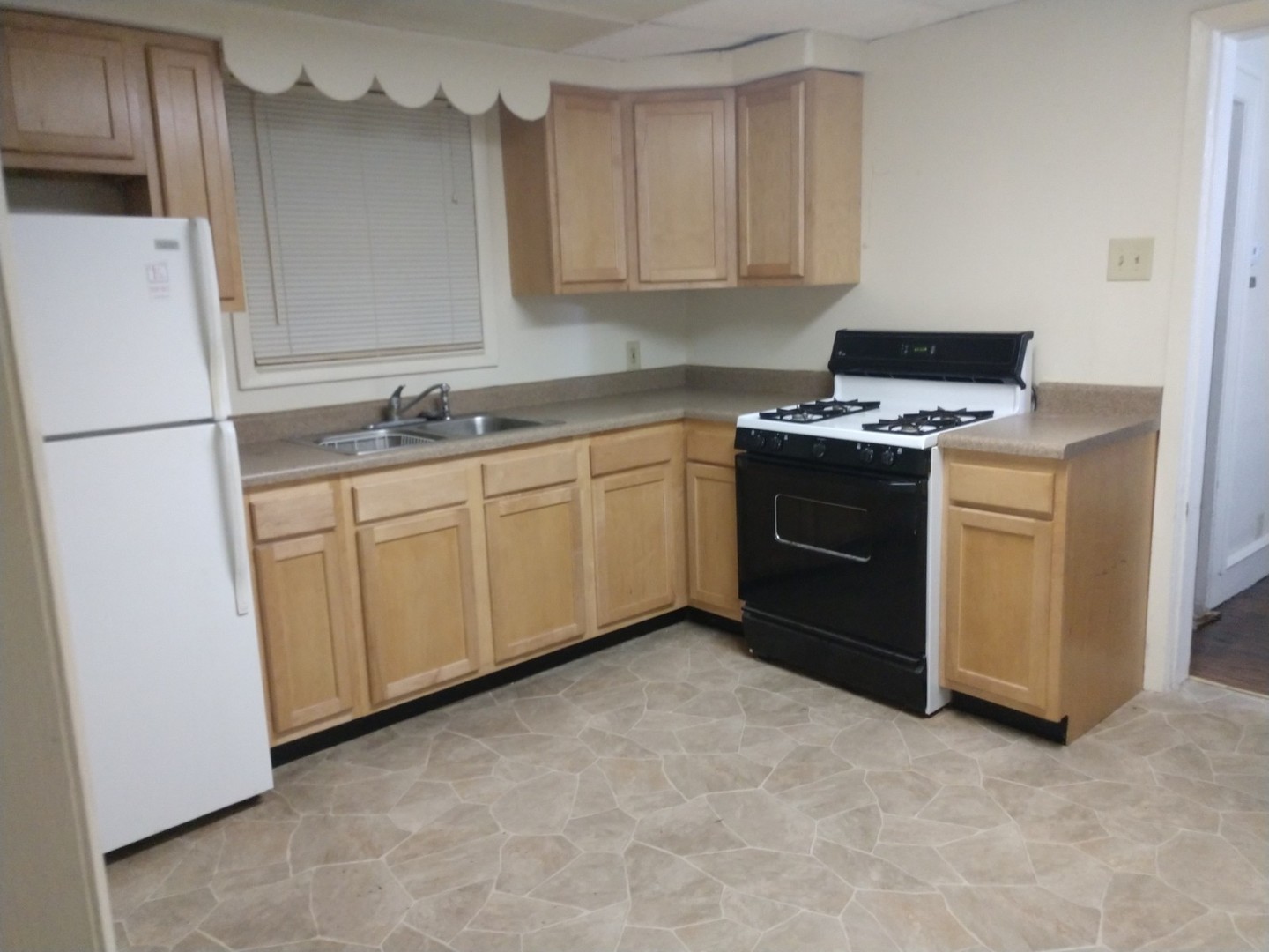 Bloomington, Illinois 61701, United States, 3 Bedrooms Bedrooms, ,3 BathroomsBathrooms,Residential,Active,35361