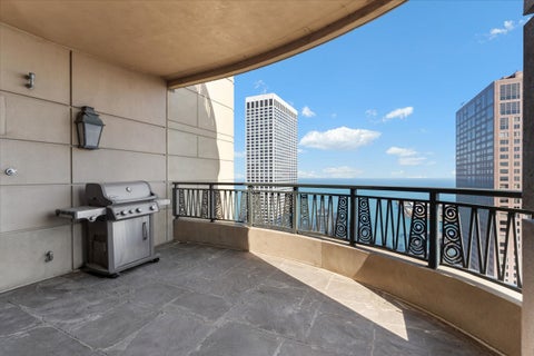 Tiny photo for 800 N Michigan Avenue #5501, Chicago, IL 60611 (MLS # 12772697)