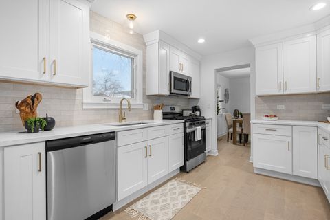 Tiny photo for 1021 Foxworth Boulevard, Lombard, IL 60148 (MLS # 12553198)