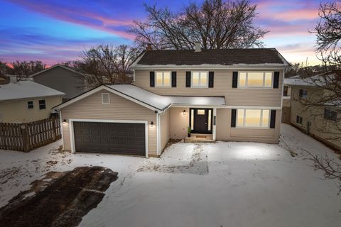 Photo of 1021 Foxworth Boulevard, Lombard, IL 60148 (MLS # 12553198)