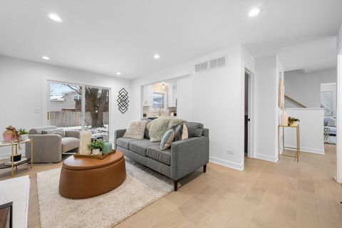 Tiny photo for 1021 Foxworth Boulevard, Lombard, IL 60148 (MLS # 12553198)