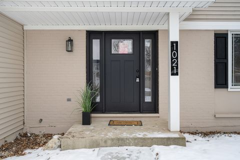 Tiny photo for 1021 Foxworth Boulevard, Lombard, IL 60148 (MLS # 12553198)