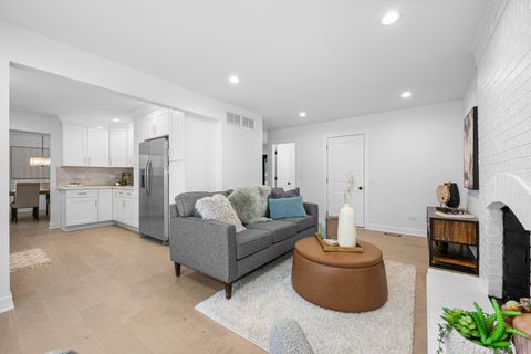 Tiny photo for 1021 Foxworth Boulevard, Lombard, IL 60148 (MLS # 12553198)