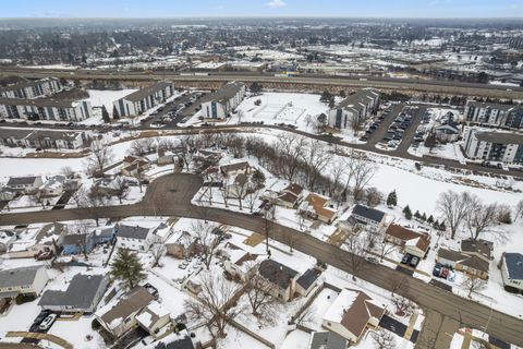 Tiny photo for 1021 Foxworth Boulevard, Lombard, IL 60148 (MLS # 12553198)