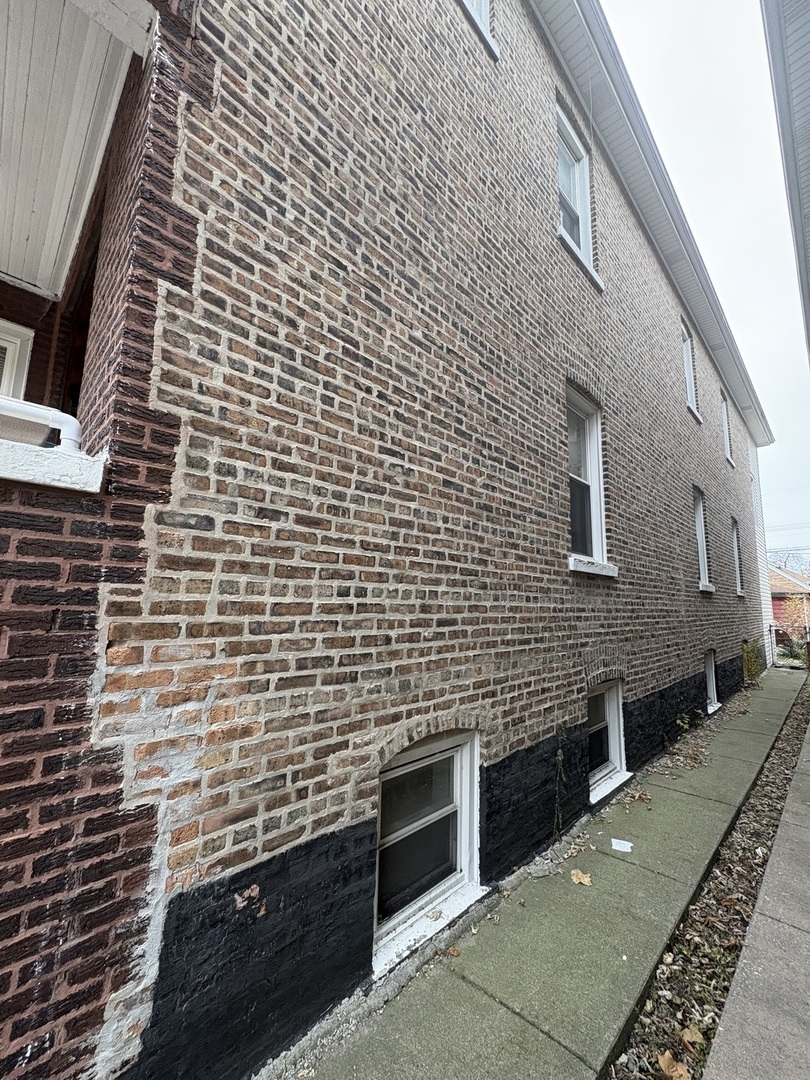 7036 S Artesian Avenue