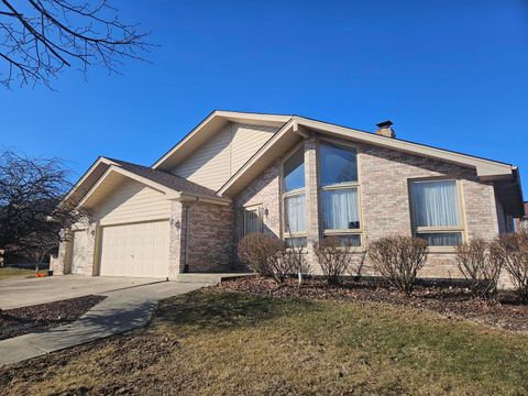 Photo of 19518 Ridgemont Drive, Tinley Park, IL 60487 (MLS # 12575754)