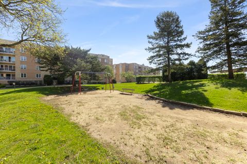 Tiny photo for 2222 S Stewart Avenue #2F, Lombard, IL 60148 (MLS # 12628515)