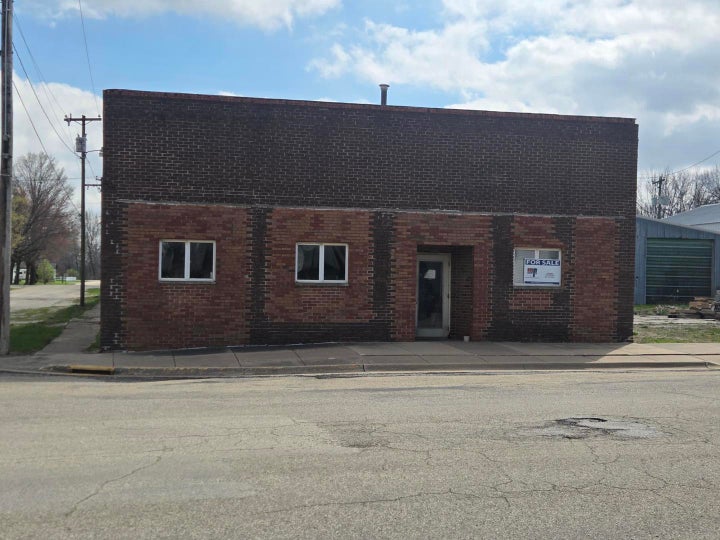 Photo 1 of 5 — 300 3rd Street, Sherrard, IL 61281
