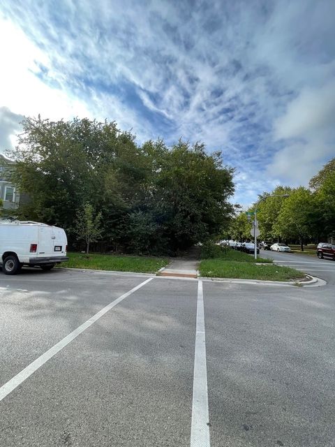 2841 E 89th Street Chicago IL 60617