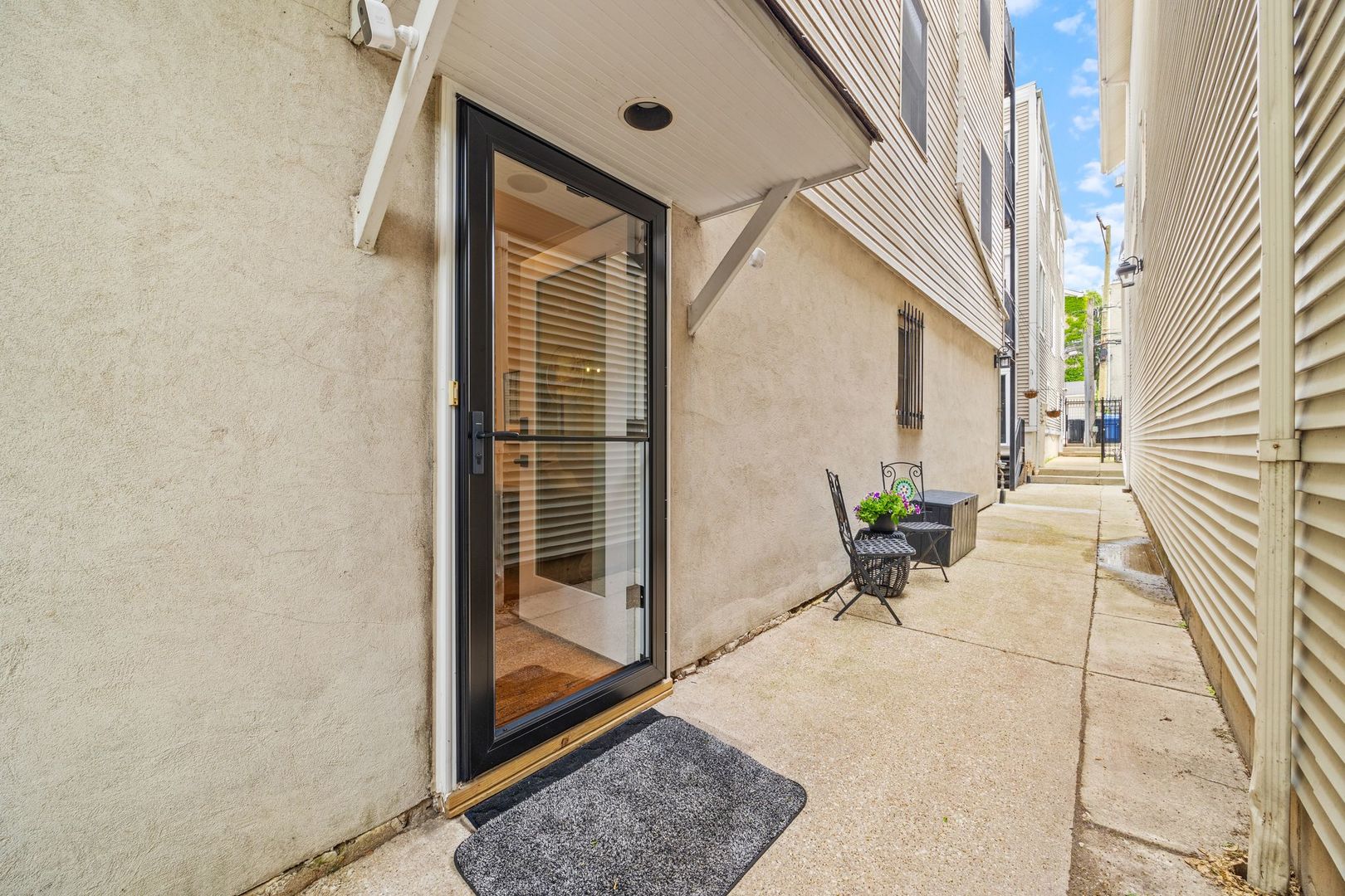 1443 N Mohawk Street 1