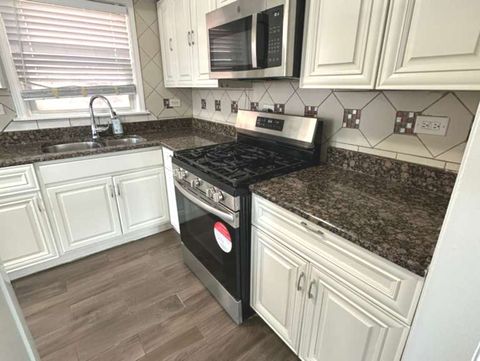 Tiny photo for 7843 S LUNA Avenue, Burbank, IL 60459 (MLS # 12545602)