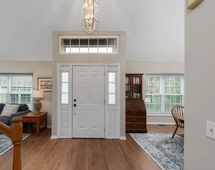 27W220 Chelsea Circle N