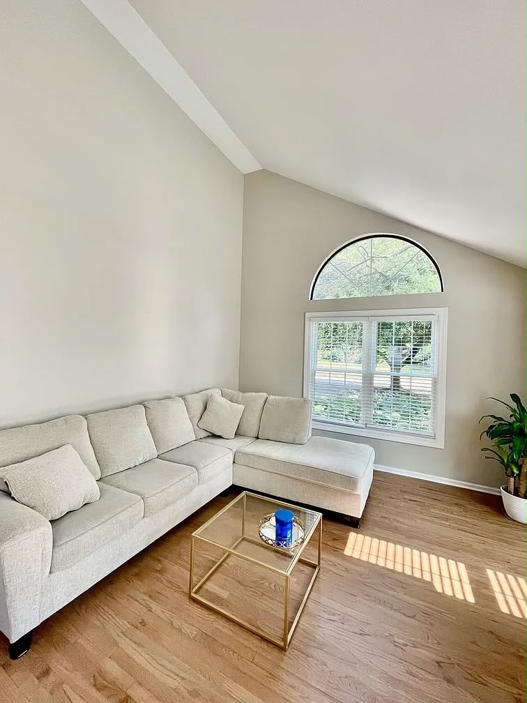 27W220 Chelsea Circle N