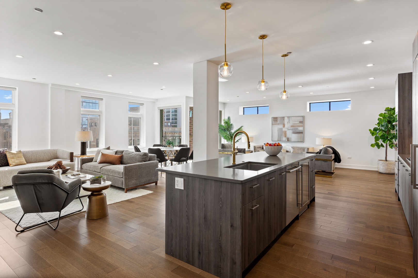 434 W Melrose Street 601