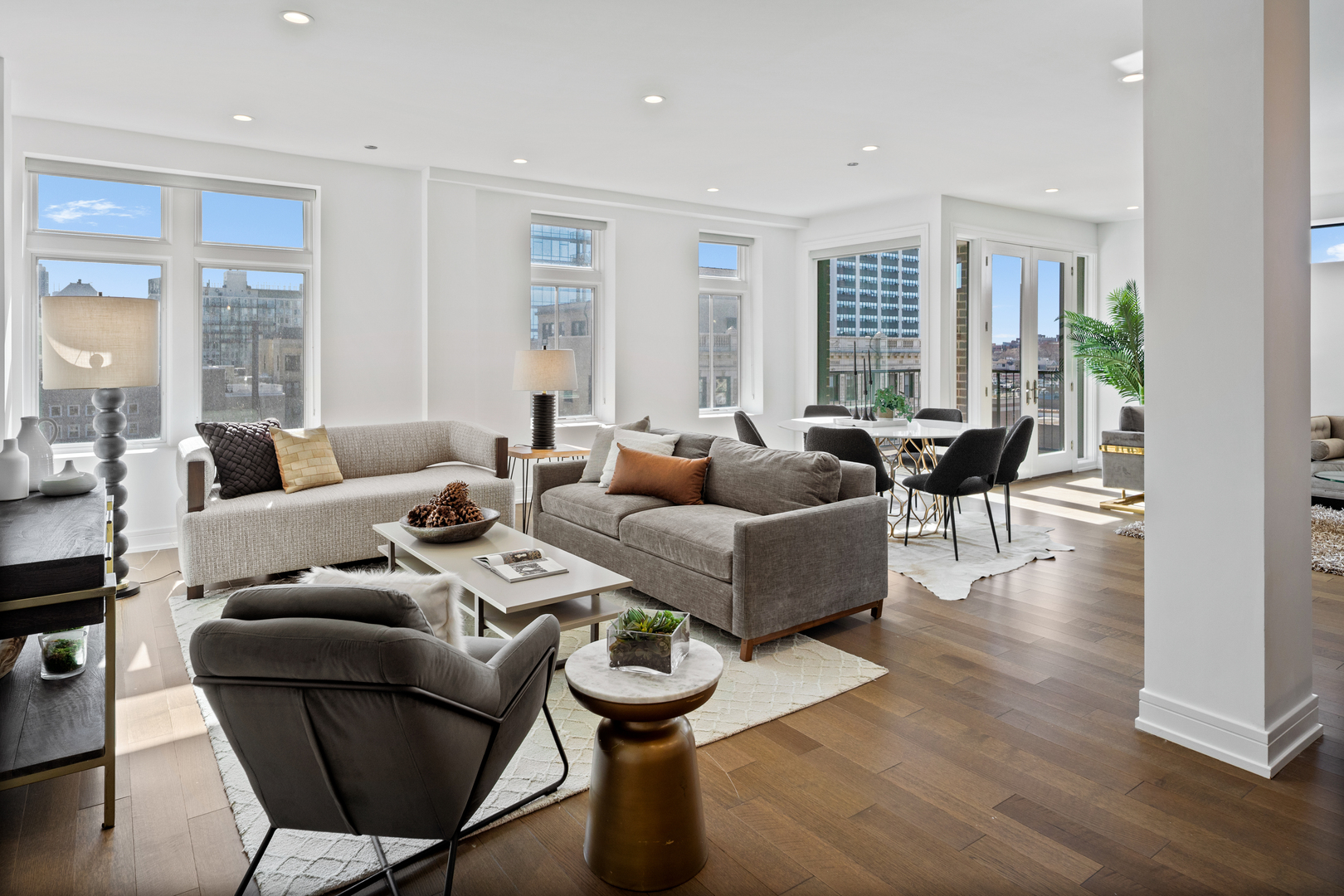 434 W Melrose Street 601