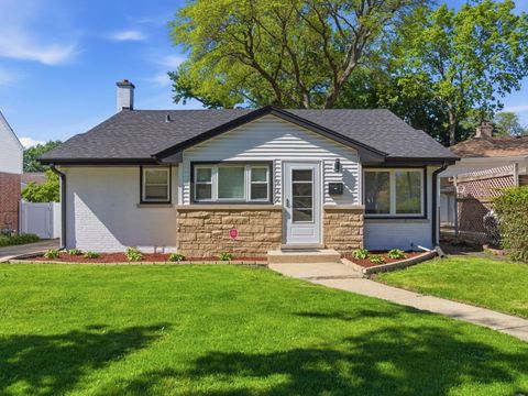 Photo of 922 Glenlake Avenue, Park Ridge, IL 60068 (MLS # 12645718)