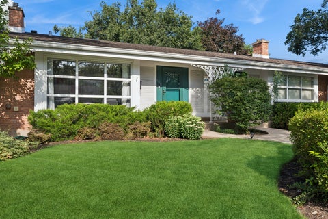 Photo of 606 Carriage Hill Drive, Glenview, IL 60025 (MLS # 12721564)