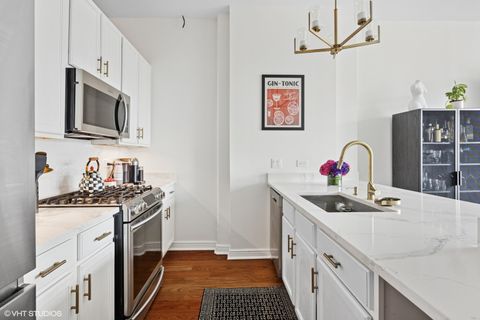 Tiny photo for 340 W SUPERIOR Street #1607, Chicago, IL 60654 (MLS # 12490871)