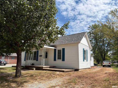 Photo of 504 MULBERRY Street, Carterville, IL 62918 (MLS # EB459617)