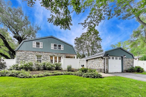 Tiny photo for 165 S Maple Street, Palatine, IL 60067 (MLS # 12676915)