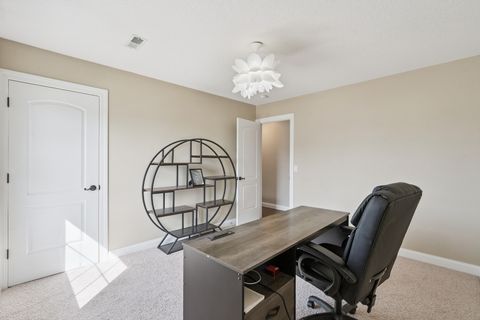 Tiny photo for 5811 Duggleby Avenue, Davenport, IA 52807 (MLS # 12600790)