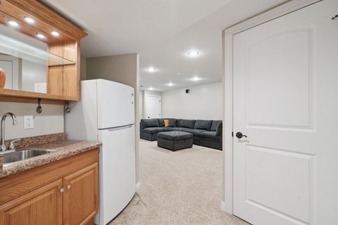 Tiny photo for 5811 Duggleby Avenue, Davenport, IA 52807 (MLS # 12600790)