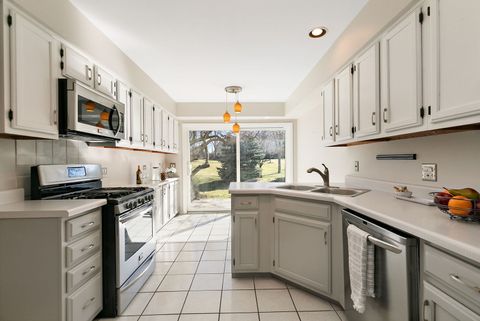 Tiny photo for 147 Stirling Lane, Schaumburg, IL 60194 (MLS # 12589438)