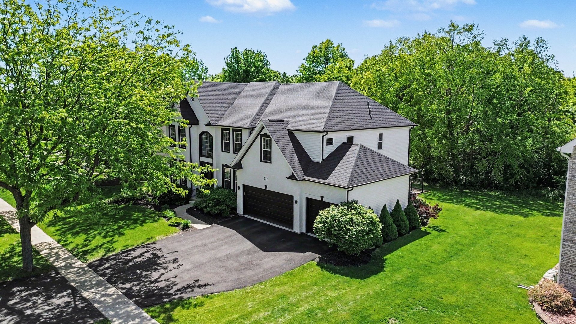 517 Meadowwood Lane