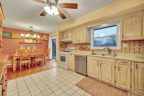 Tiny photo for 10456 S Stowe Court, Palos Hills, IL 60465 (MLS # 12585176)