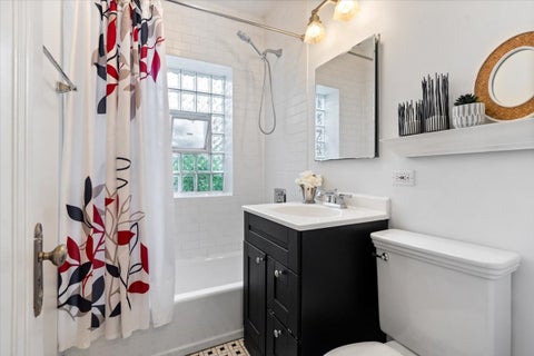 Tiny photo for 1725 W Winnemac Avenue #1, Chicago, IL 60640 (MLS # 12770586)