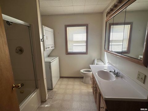 Tiny photo for 338 WARREN Road, Carbondale, IL 62901 (MLS # EB460394)