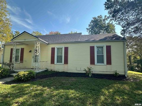 Photo of 338 WARREN Road, Carbondale, IL 62901 (MLS # EB460394)