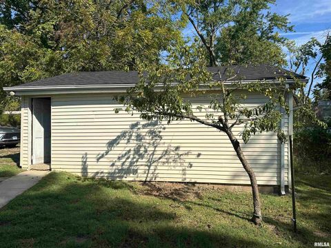 Tiny photo for 338 WARREN Road, Carbondale, IL 62901 (MLS # EB460394)