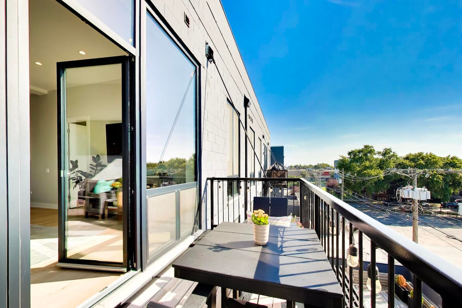 2405 W Iowa Street 402