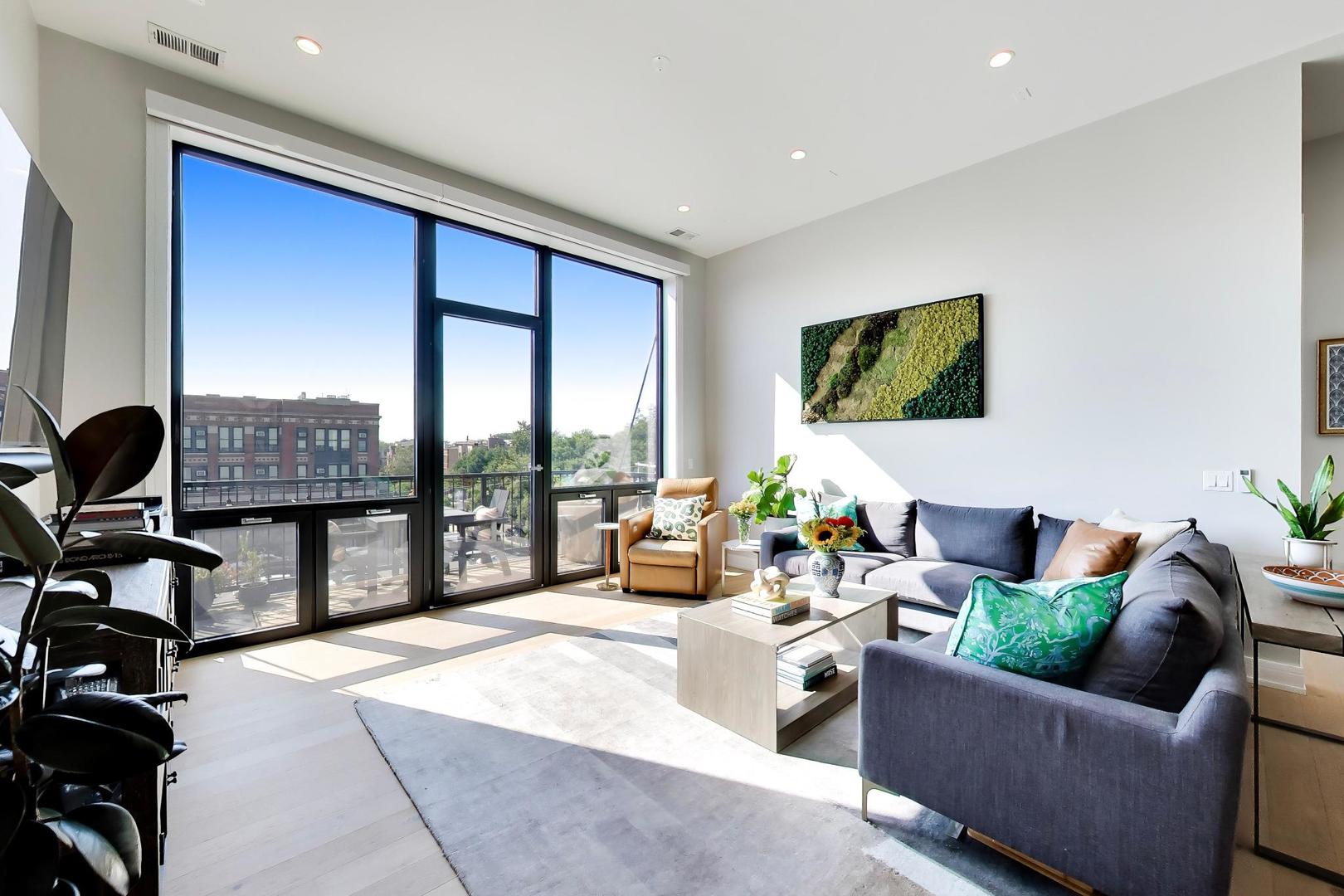 2405 W Iowa Street 402