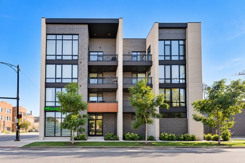 Photo of 2405 W Iowa Street #402, Chicago, IL 60622 (MLS # 12753463)