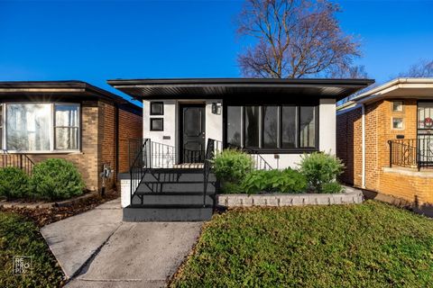 Photo of 10240 S Torrence Avenue, Chicago, IL 60617 (MLS # 12587365)