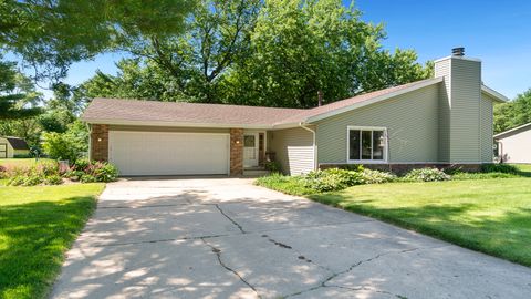 Single Family Residence in Roscoe IL 4801 Wild Deer Trail.jpg