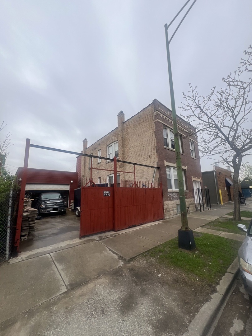 3945 W Augusta Boulevard