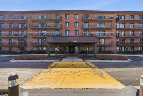 Photo of 6443 Clarendon Hills Road #402, Willowbrook, IL 60527 (MLS # 12593007)