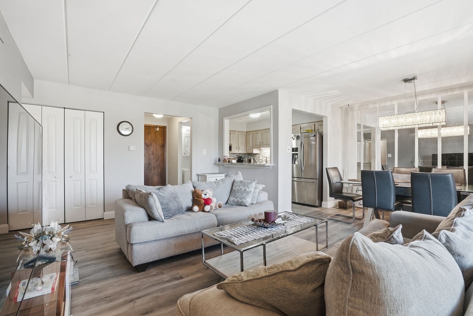 6443 Clarendon Hills Road 402