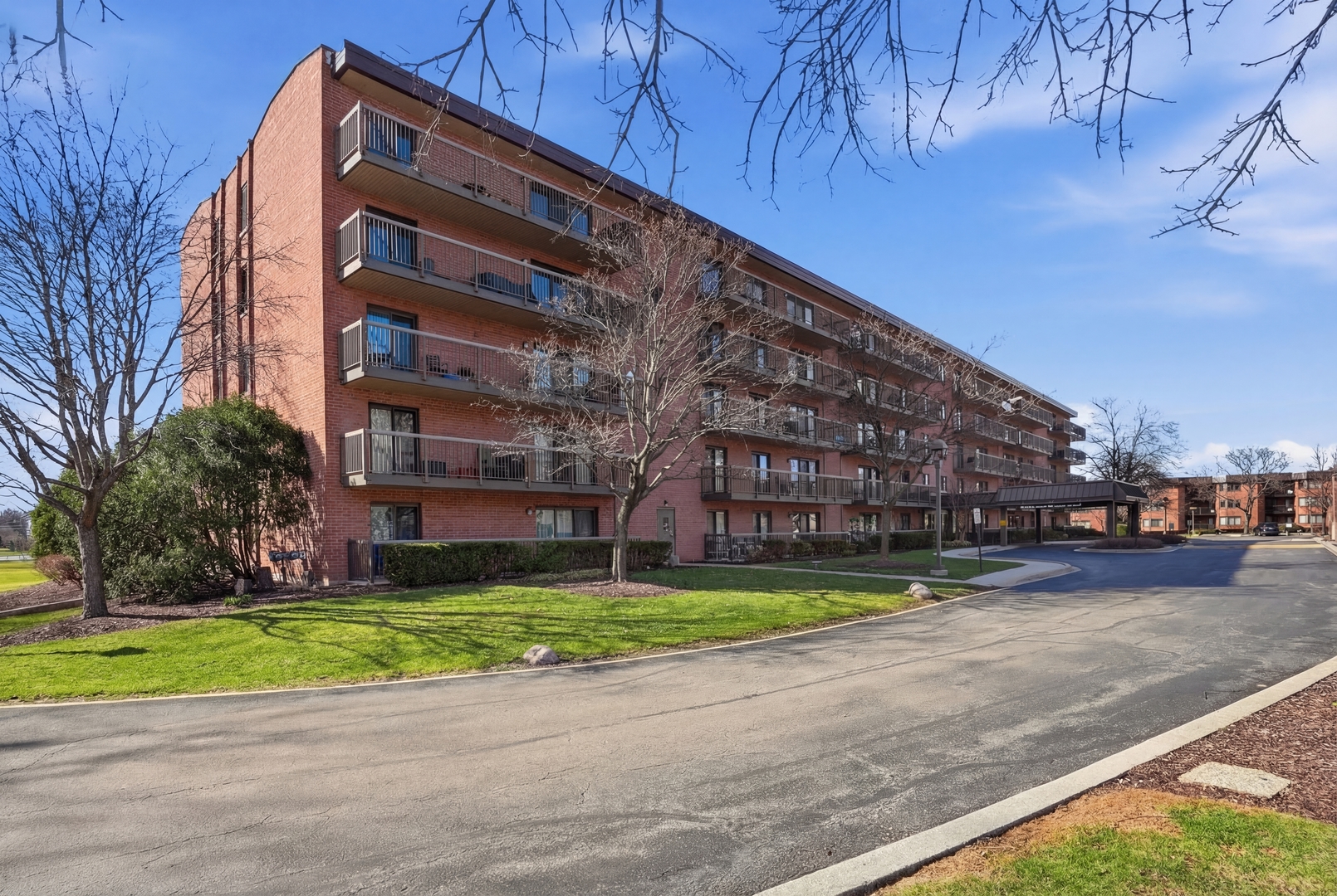 6443 Clarendon Hills Road 402