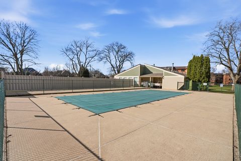 Tiny photo for 6443 Clarendon Hills Road #402, Willowbrook, IL 60527 (MLS # 12593007)
