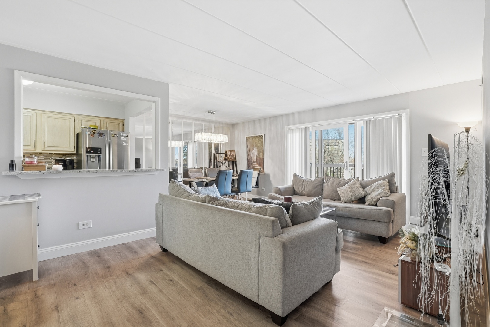 6443 Clarendon Hills Road 402