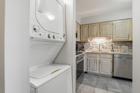 Tiny photo for 6443 Clarendon Hills Road #402, Willowbrook, IL 60527 (MLS # 12593007)